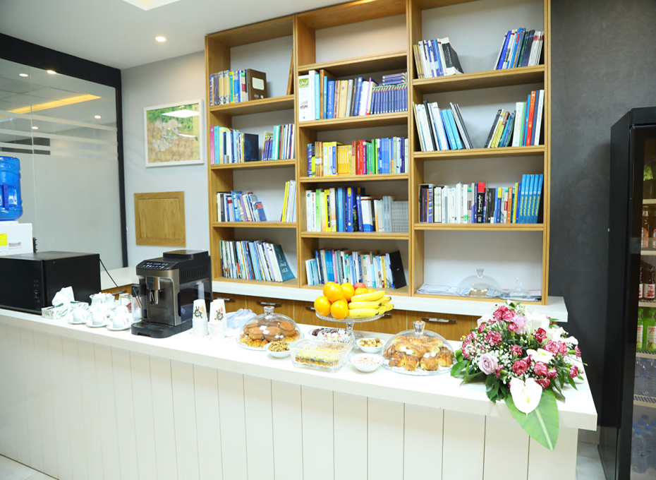 برای نخستین باردراتاق های بازرگانی سراسرکشور صورت گرفت؛ افتتاح کافه کتاب دراتاق بازرگانی قزوین تصویر شماره-02