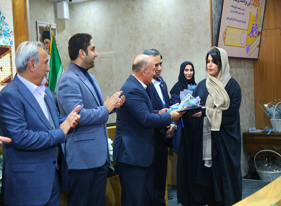  برگزاری آیین بزرگداشت روز زن ومقام مادر دراتاق بازرگانی قزوین تصویر شماره-04