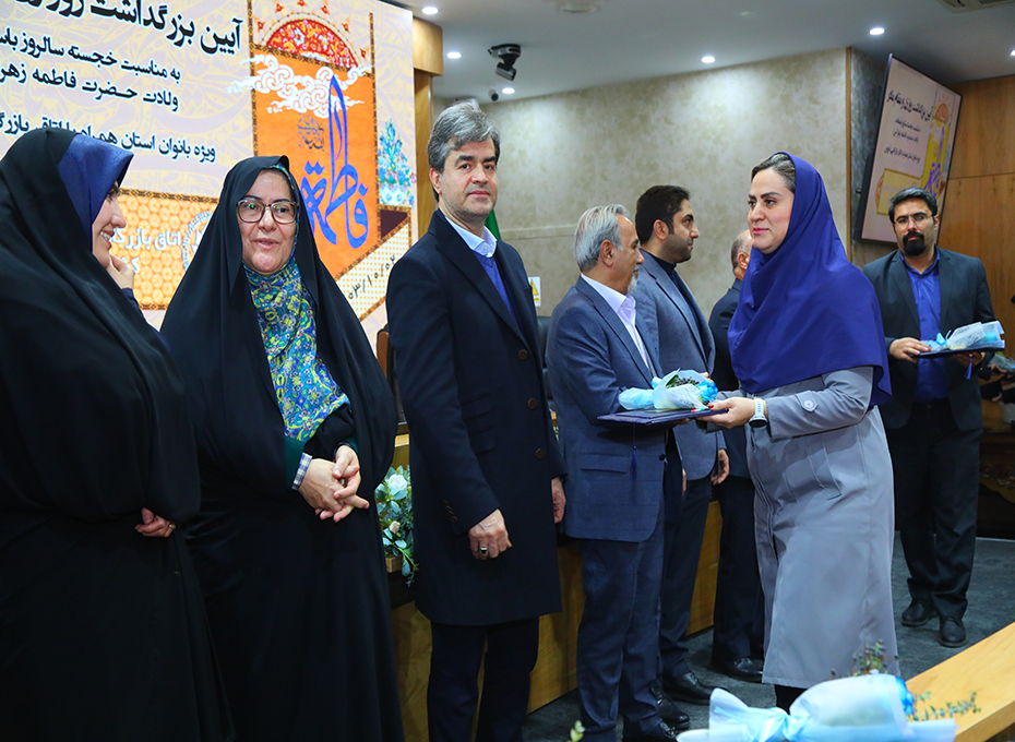 در ادامه برگزاری آیین بزرگداشت روز زن ومقام مادر دراتاق بازرگانی،صنایع ،معادن وکشاورزی قزوین تصویر شماره-02