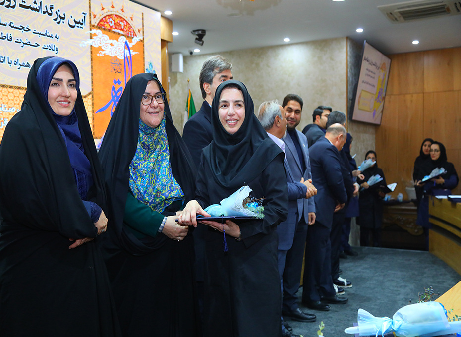 در ادامه برگزاری آیین بزرگداشت روز زن ومقام مادر دراتاق بازرگانی،صنایع ،معادن وکشاورزی قزوین تصویر شماره-03