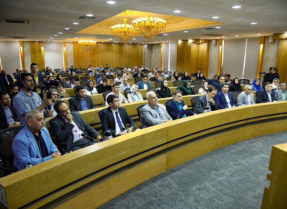برگزاری نشست فعالان اقتصادی باسفیرتاجیکستان درایران،استاندار قزوین ومدیران اجرایی تصویر شماره-07